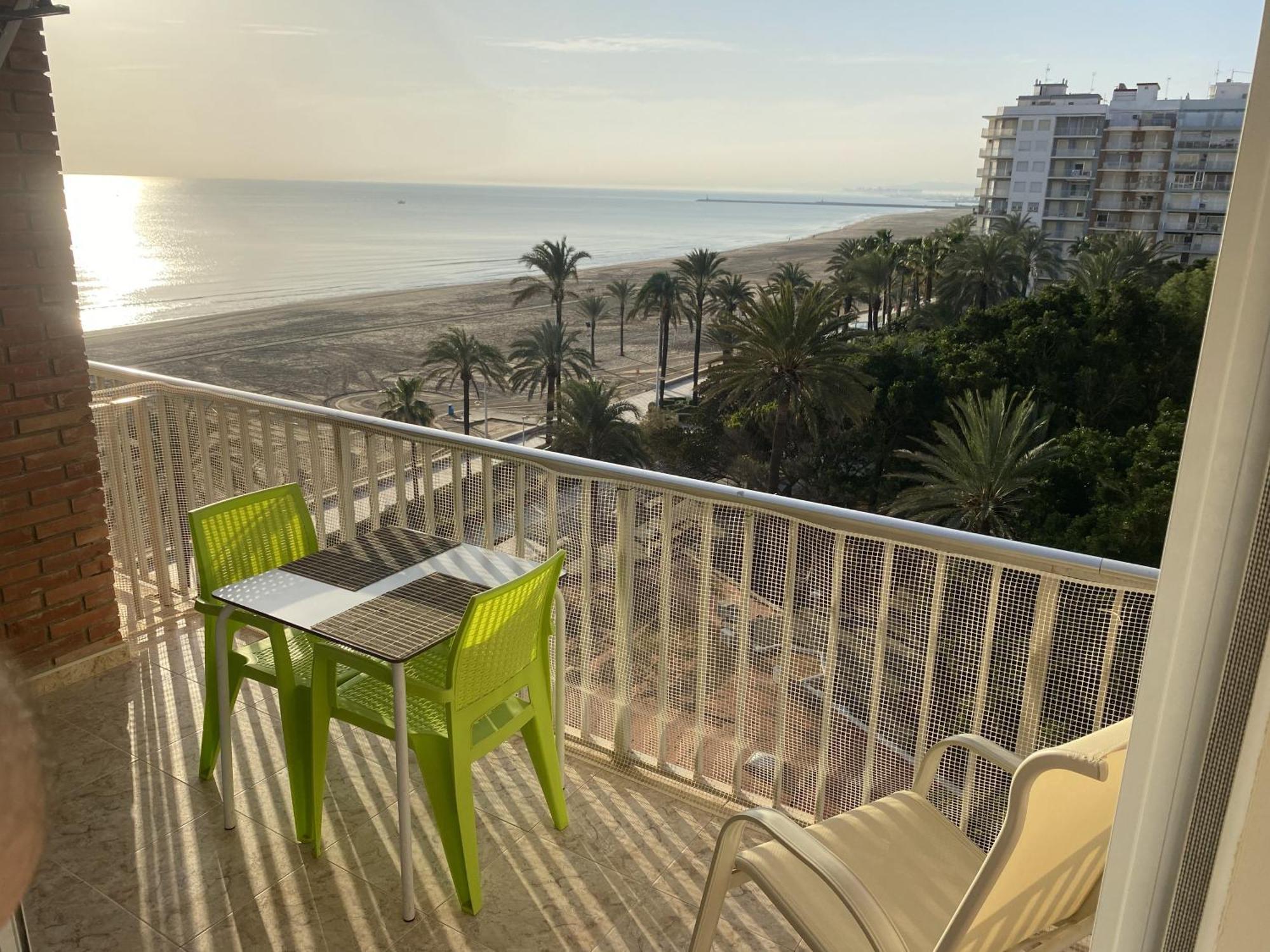 Beachfront And Cozy Apartment Cullera Buitenkant foto